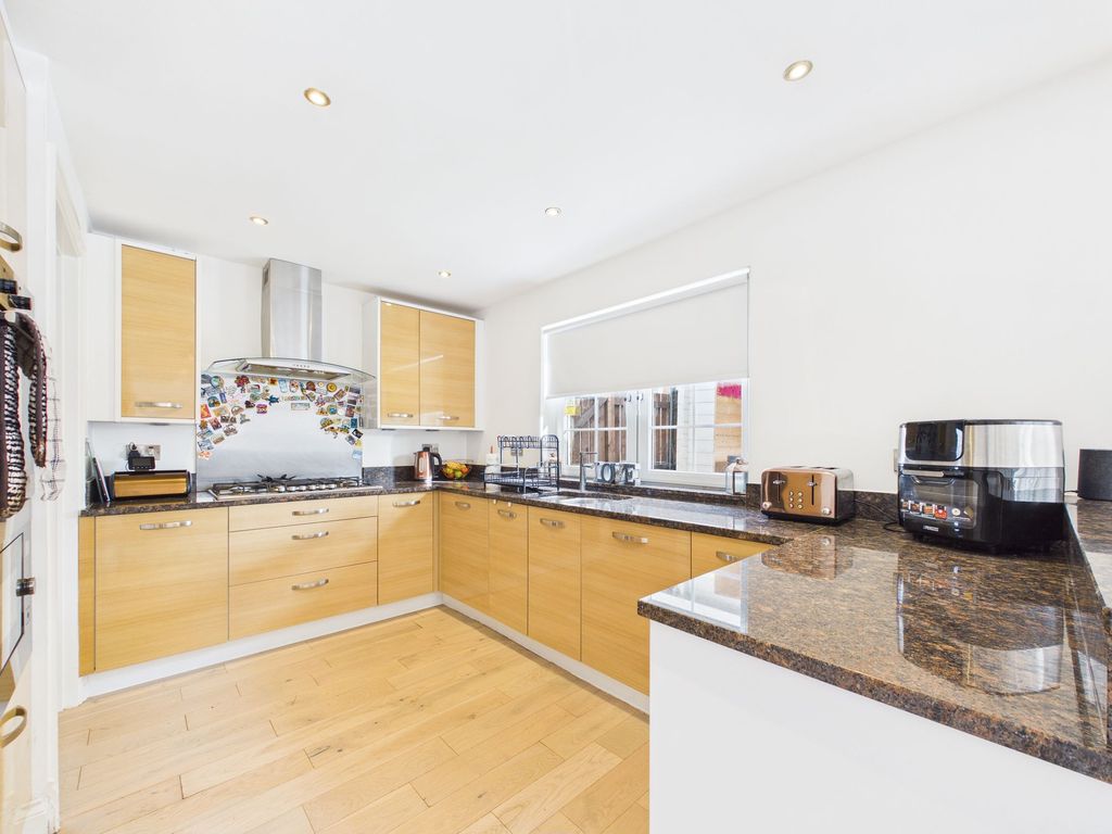 Property photo 3 of 23 Kitchen