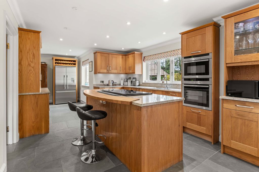 Property photo 2 of 59