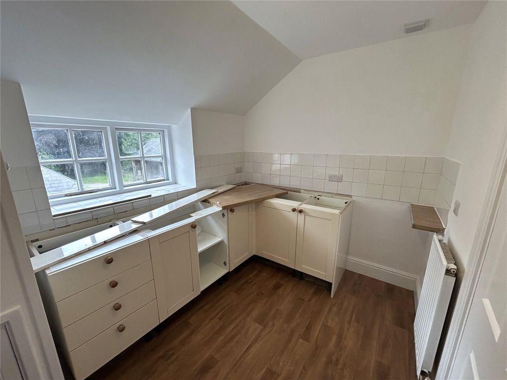 Property photo 2 of 8 Picture No. 12