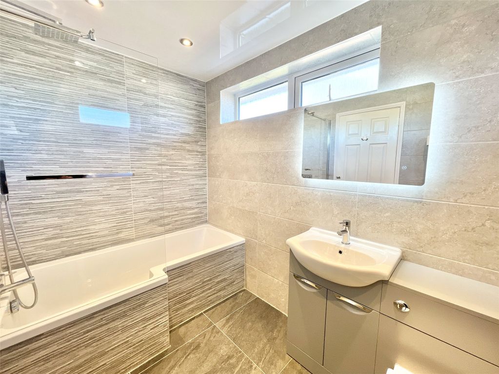 Property photo 3 of 25 Bathroom