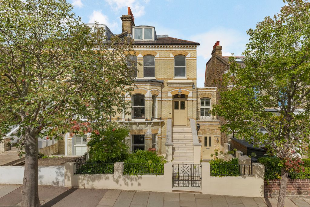 Property photo 1 of 30