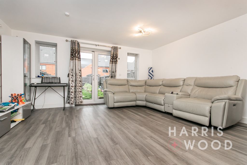 Property photo 3 of 21 4552812