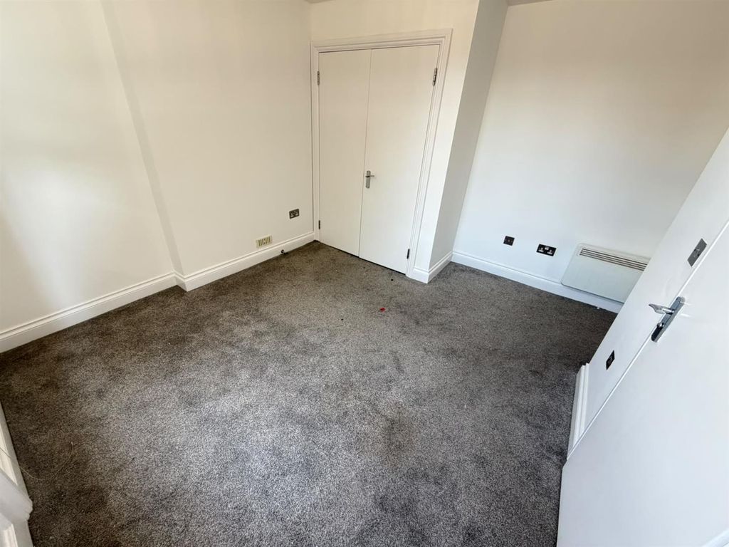 Property photo 3 of 3 Flat 2 Regent Gate - Bedroom.Jpg