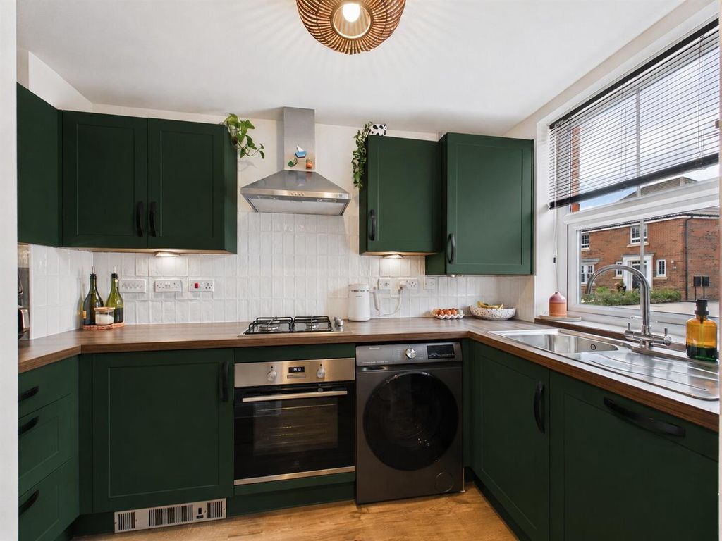Property photo 2 of 14 Kitchen