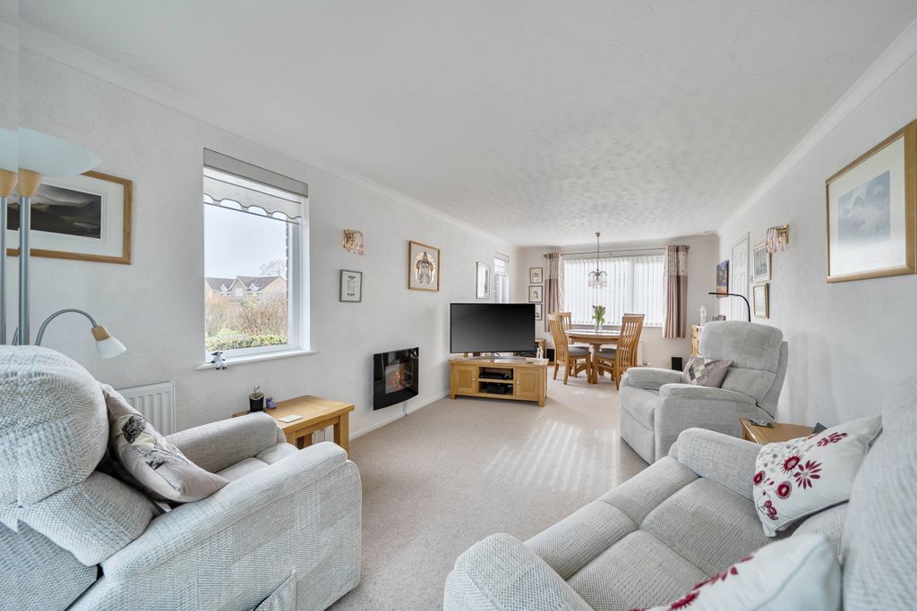 Property photo 2 of 19 1415233-10-698F16Cca81E3