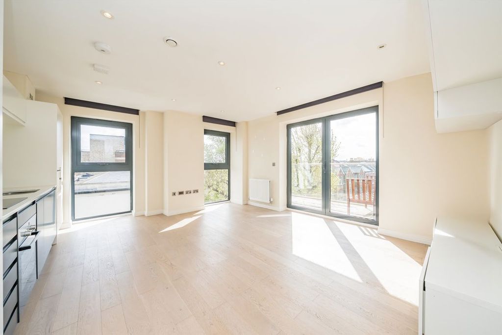 Property photo 2 of 8