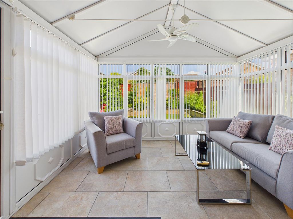 Property photo 3 of 10 Conservatory