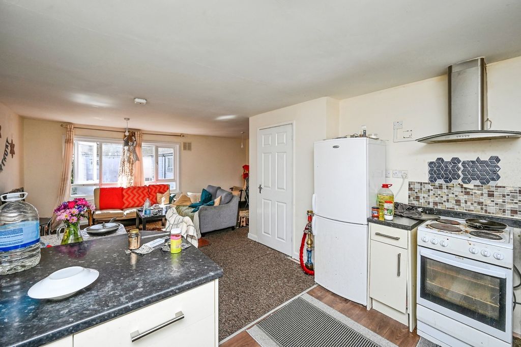 Property photo 3 of 10 Pbox-Img.Jpg