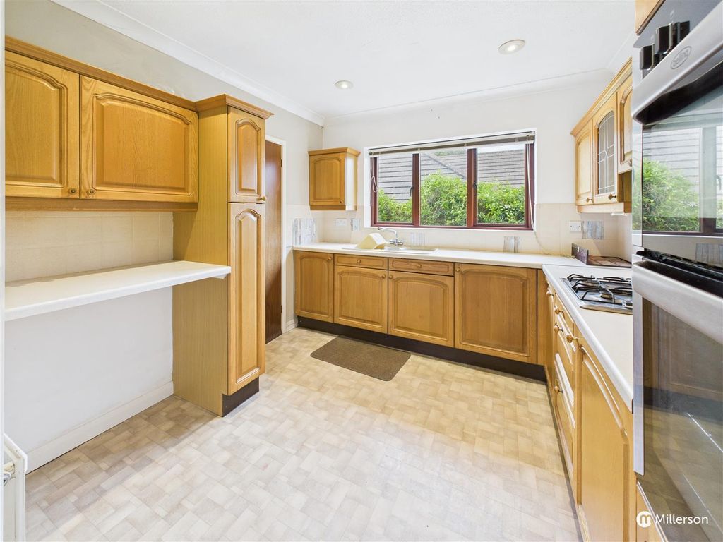 Property photo 2 of 19 Kitchen