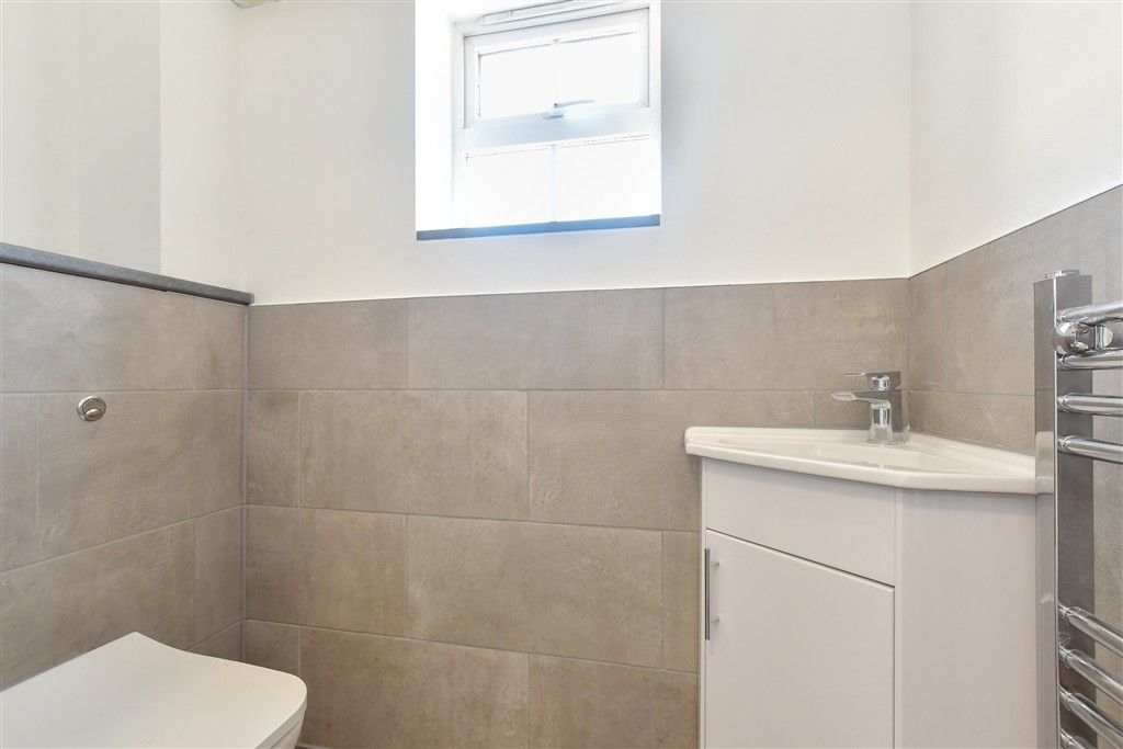 Property photo 3 of 16 Cloakroom