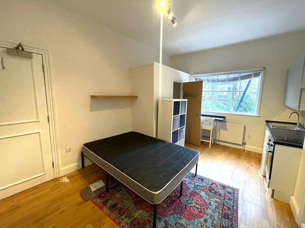 Property photo 3 of 6 Bedroom