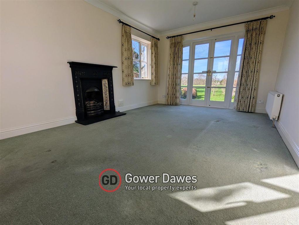 Property photo 3 of 17 Lounge