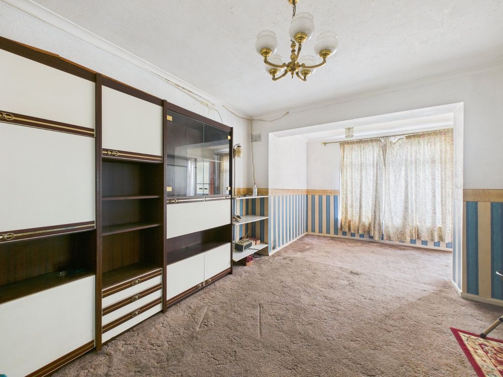 Property photo 2 of 13 Lounge