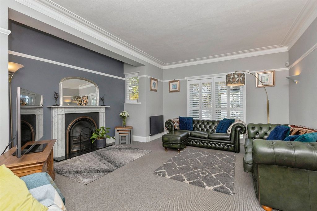 Property photo 2 of 27 Lounge