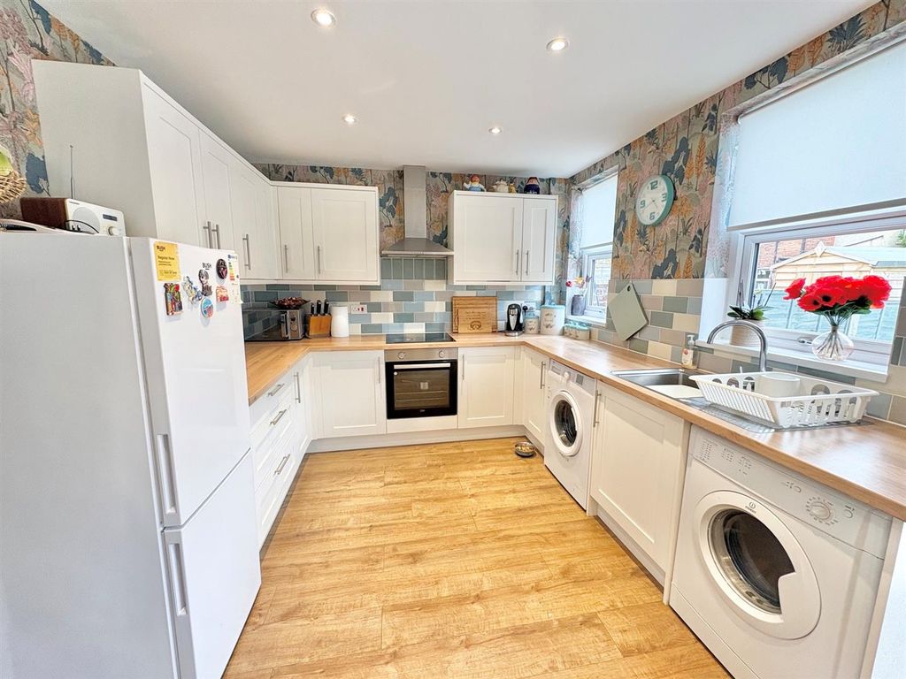Property photo 3 of 14 Kitchen.Jpg