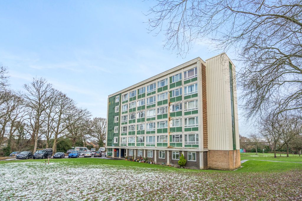 Property photo 2 of 14 Flat 2 Campion House, Jocks Lane, Bracknell, Rg42 1Pg