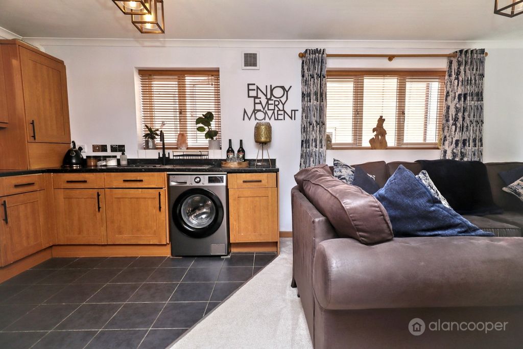 Property photo 2 of 25 5441864