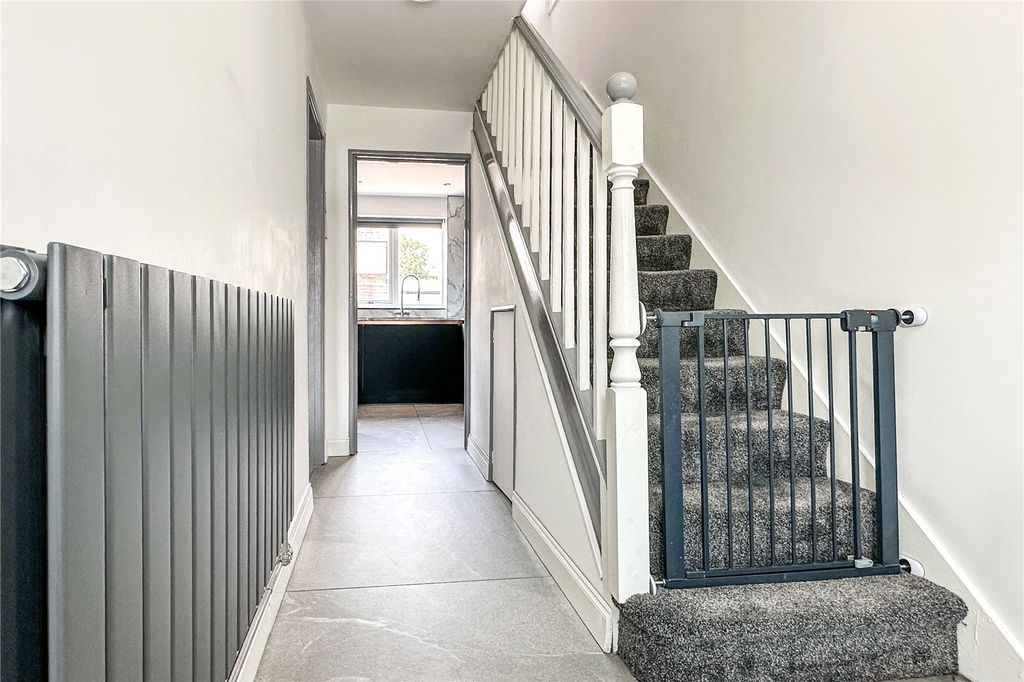 Property photo 2 of 20 Hallway