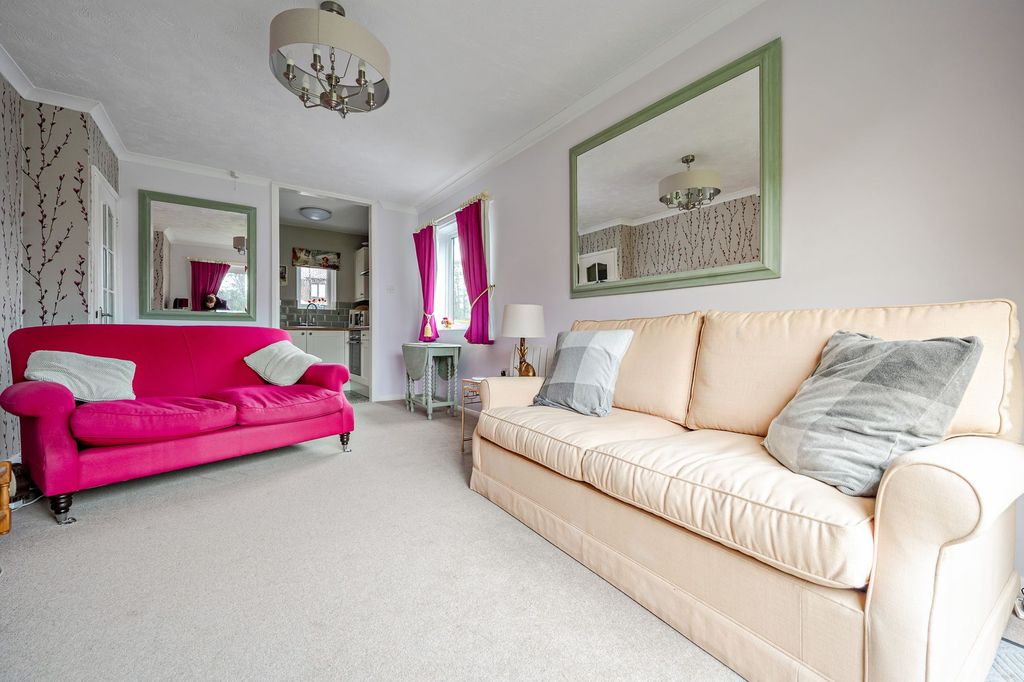 Property photo 3 of 11 Living Room