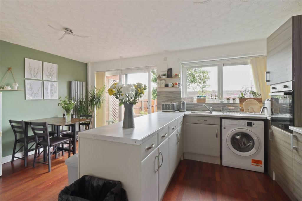 Property photo 2 of 25 Kitchen Diner