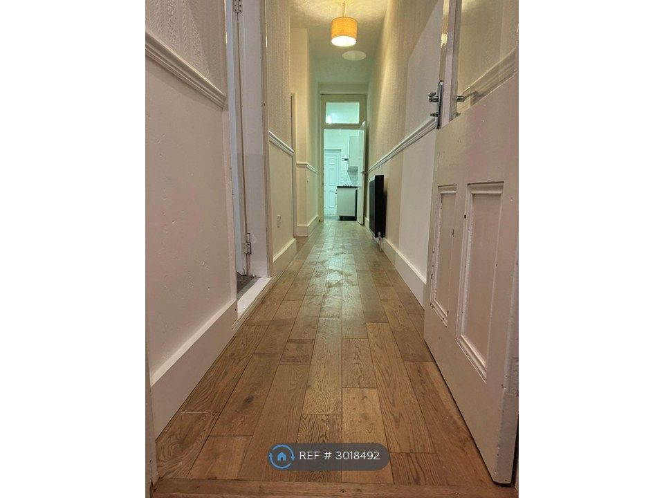 Property photo 1 of 6 Entrance Hallway