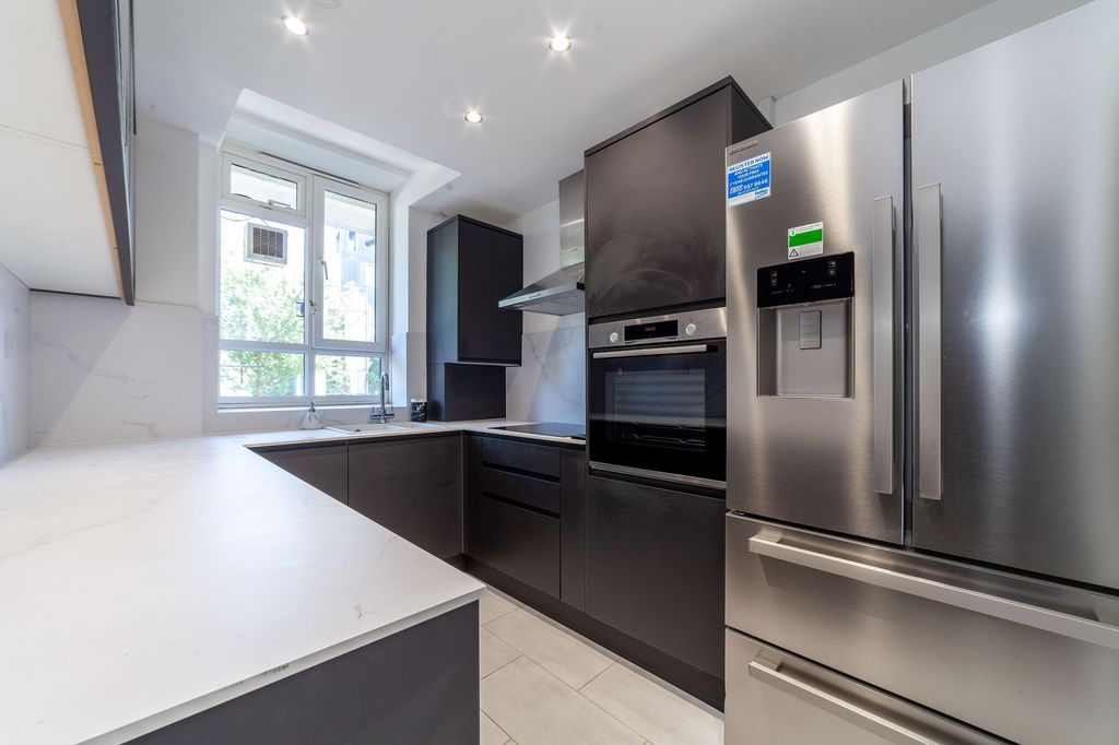 Property photo 3 of 7 Kitchen