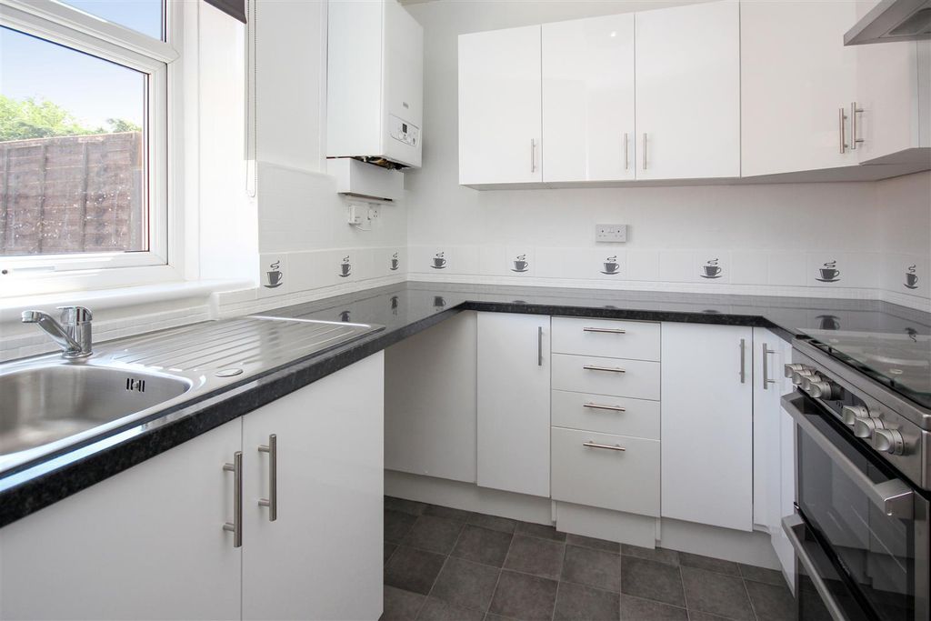 Property photo 2 of 10 Kitchen.Jpg