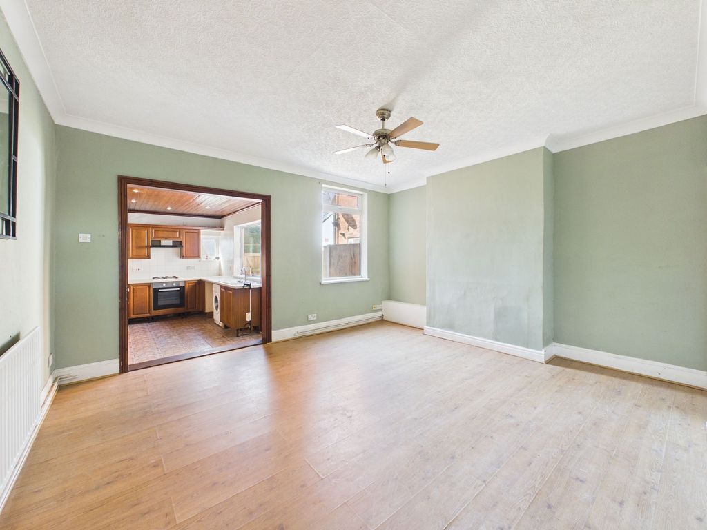 Property photo 3 of 11 Dining Room