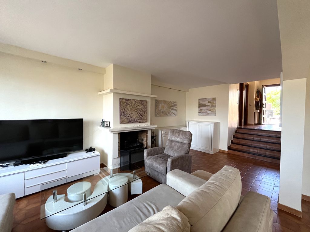 Property photo 3 of 22 P 82216 14.08.25_003.Jpg