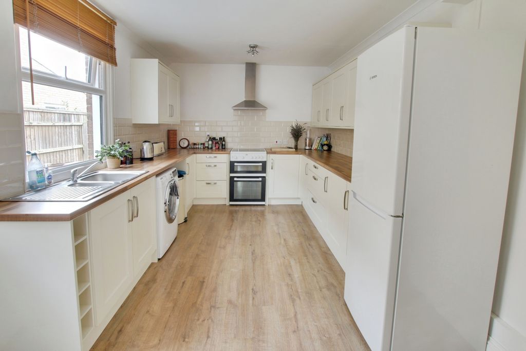 Property photo 2 of 13