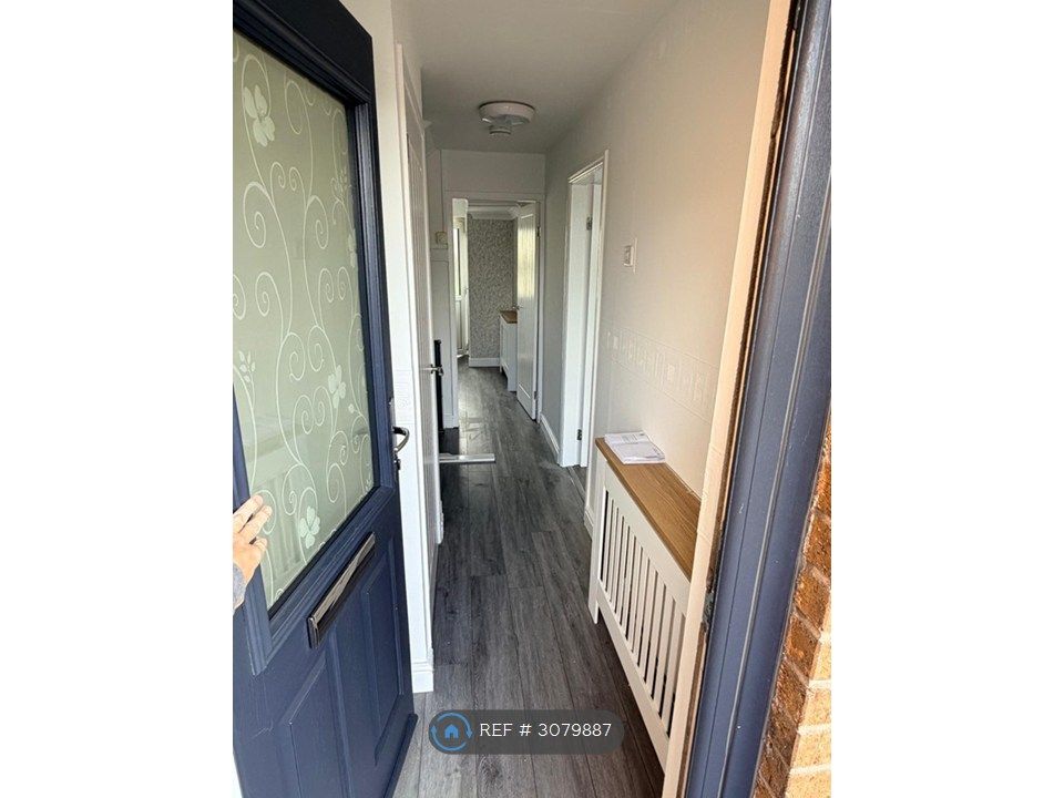 Property photo 2 of 14 Hallway