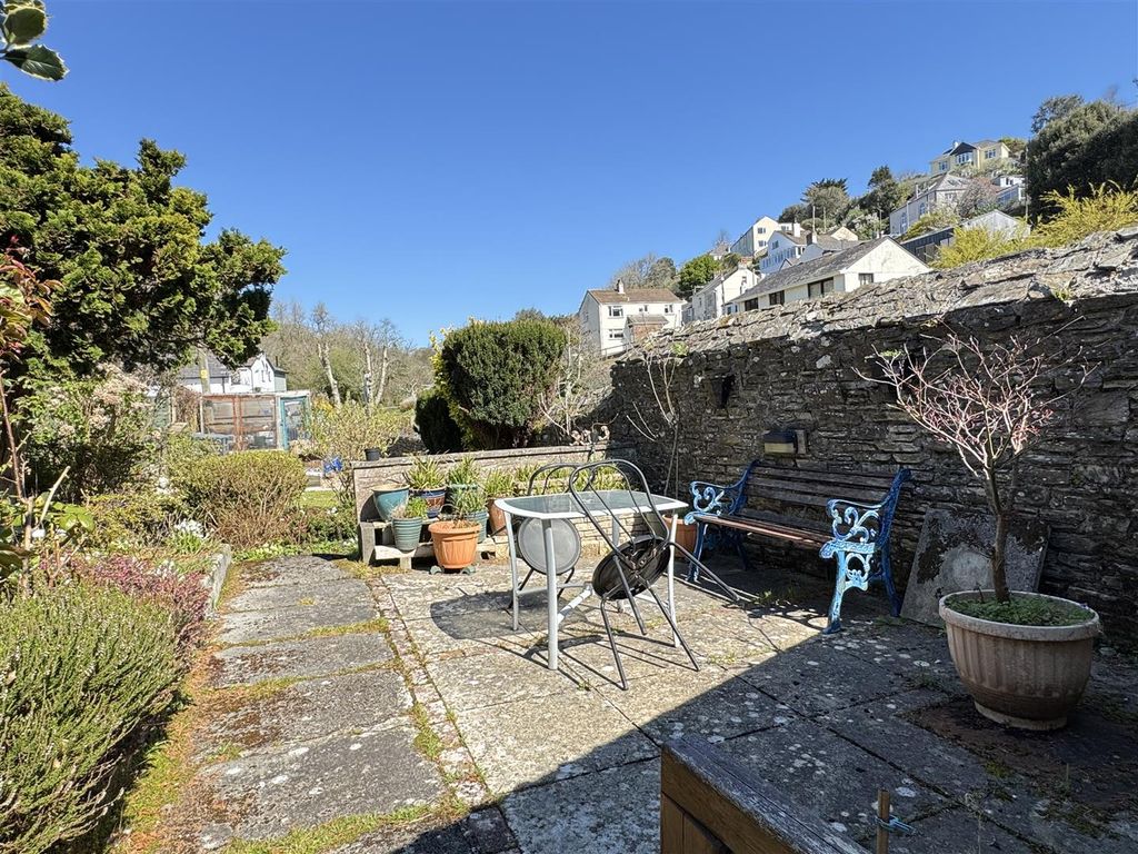 Property photo 2 of 39