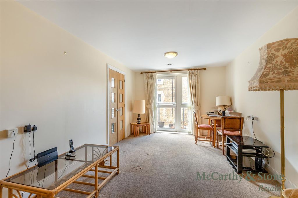 Property photo 3 of 21 8704624-Interior08.Jpg