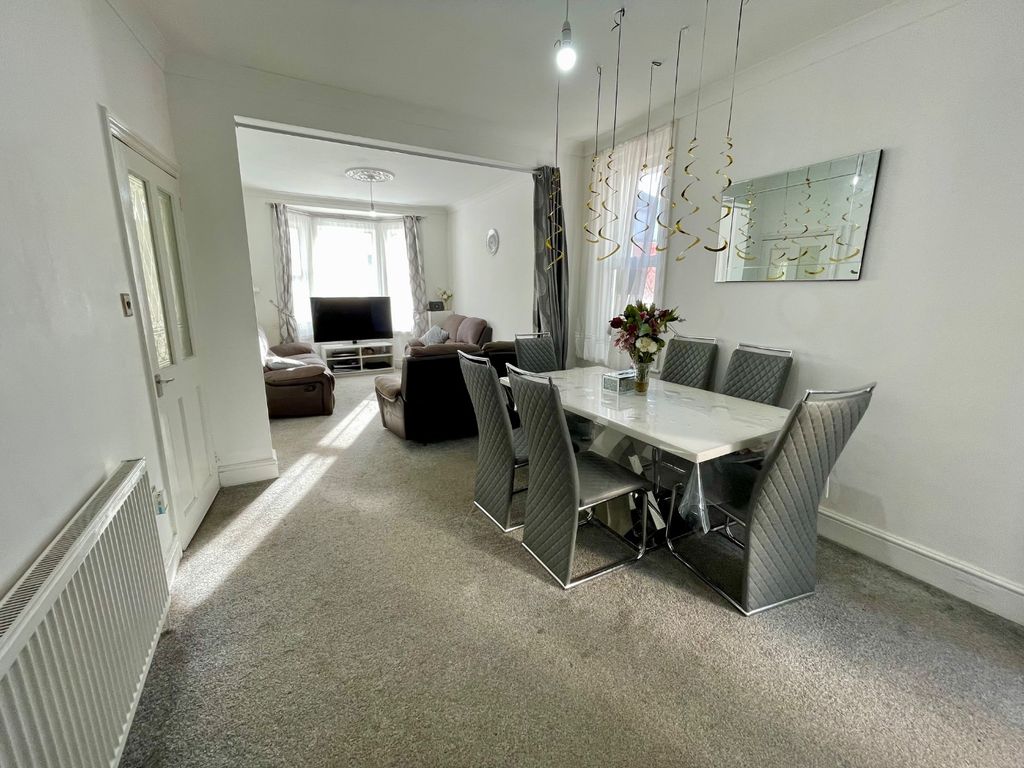 Property photo 3 of 13 4529223