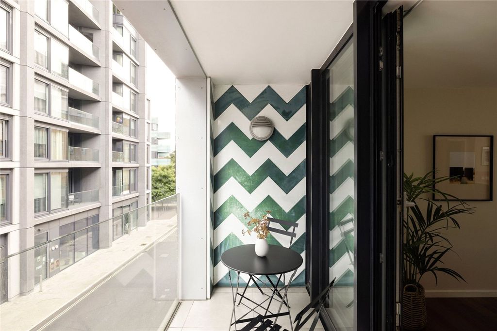 Property photo 3 of 11 Westland Place, N1