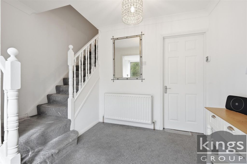Property photo 3 of 20 Entrance Hall