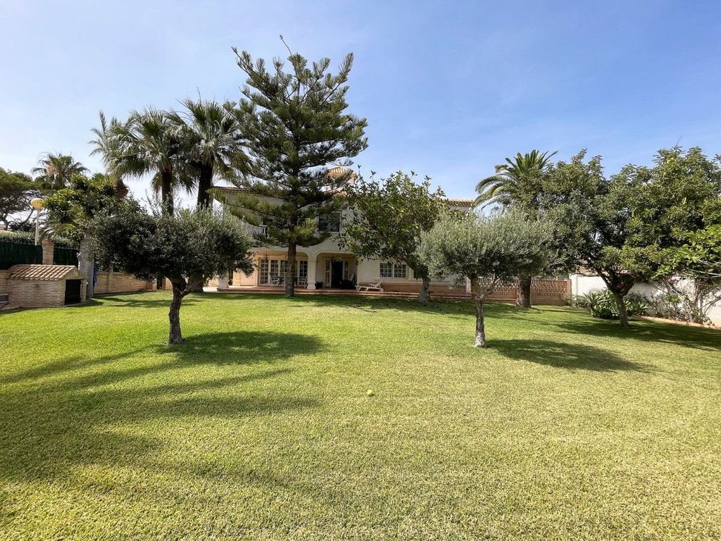 Property photo 2 of 50
