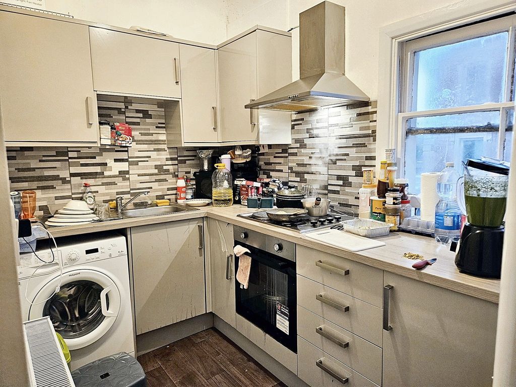 Property photo 2 of 7 Kitchen