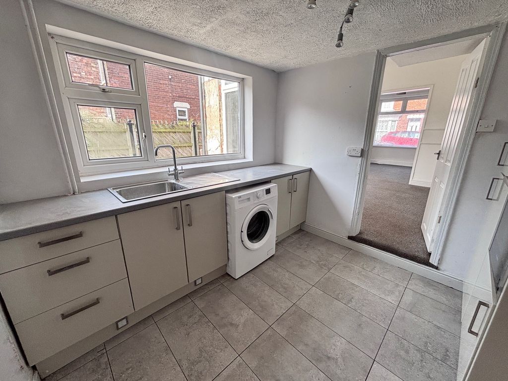 Property photo 2 of 11 Kitchen