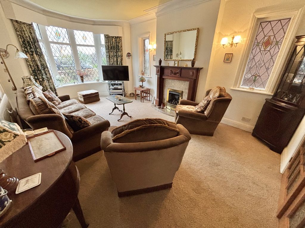 Property photo 2 of 31