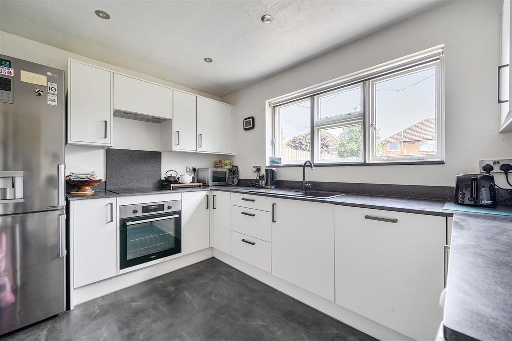 Property photo 3 of 13 Kitchen H.Jpg