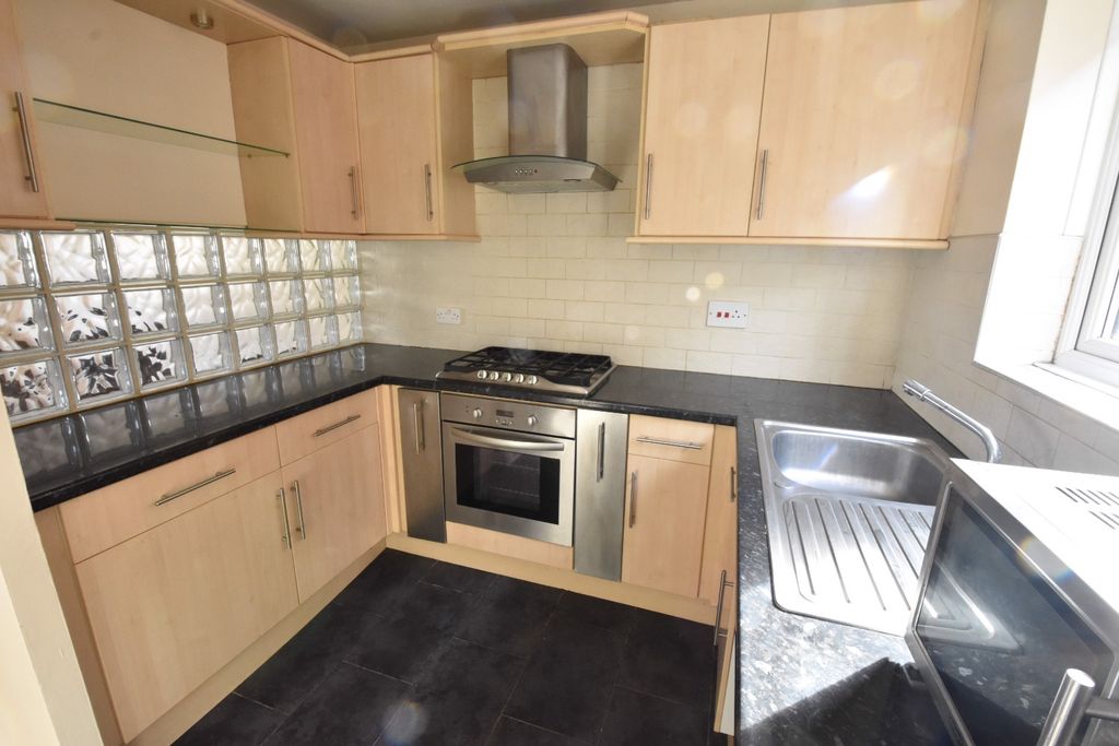 Property photo 3 of 11 4698822