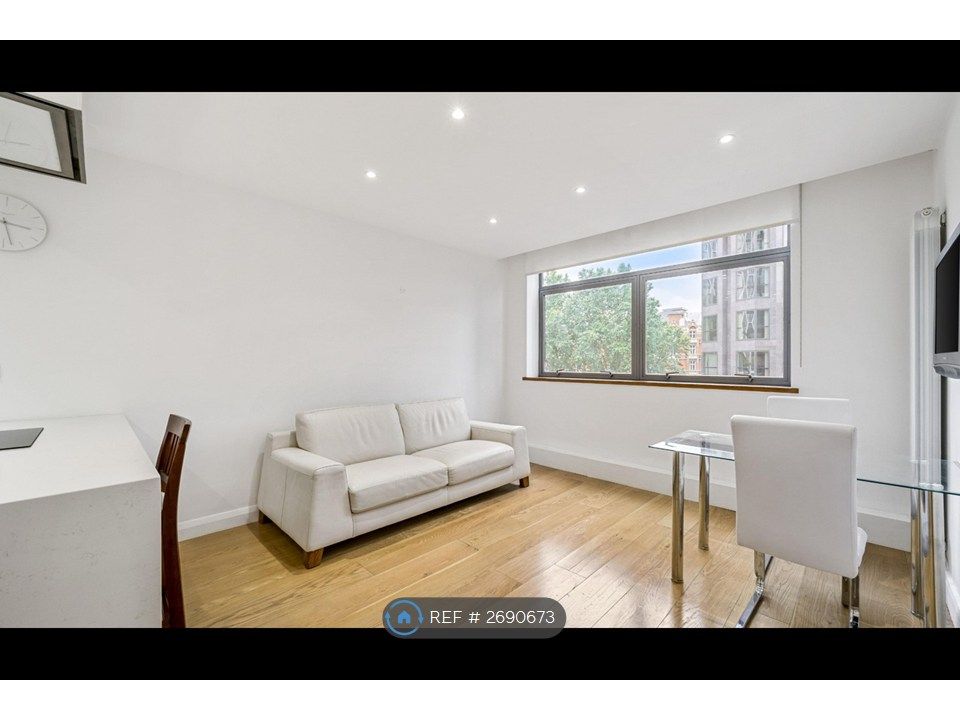 Property photo 1 of 3 Living Room