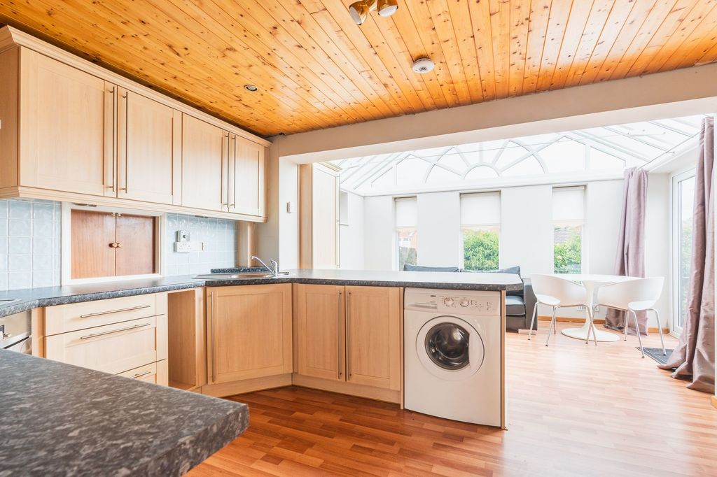 Property photo 2 of 39