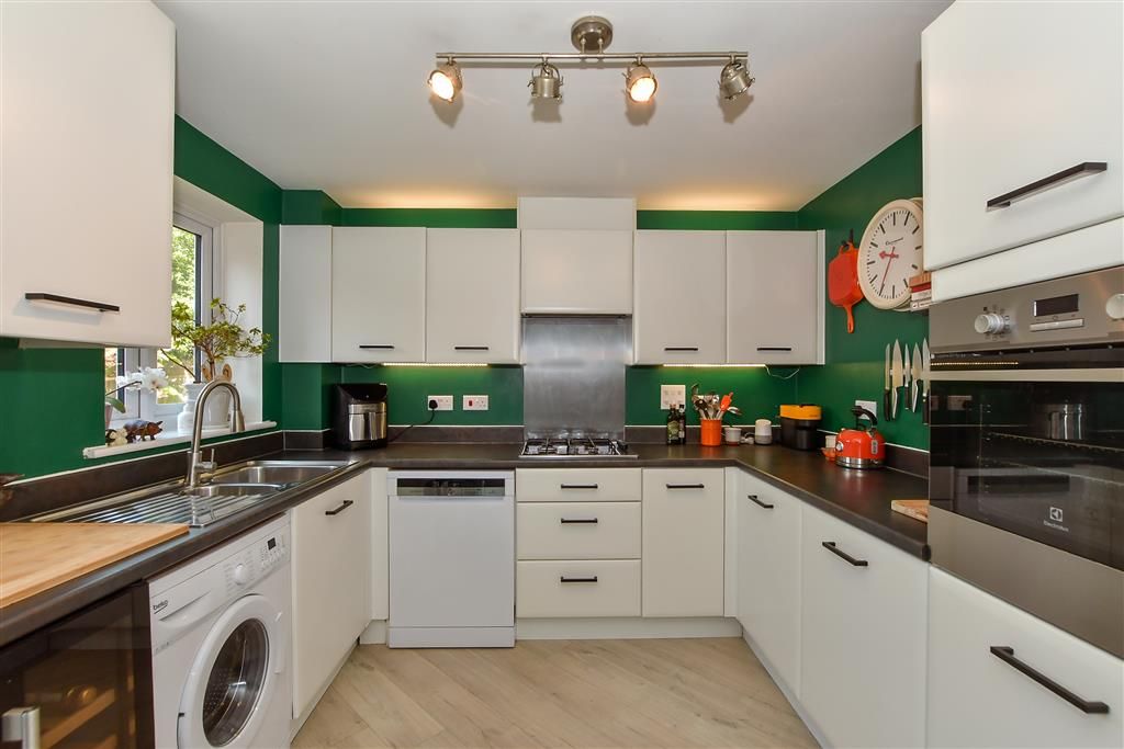 Property photo 3 of 20 Kitchen