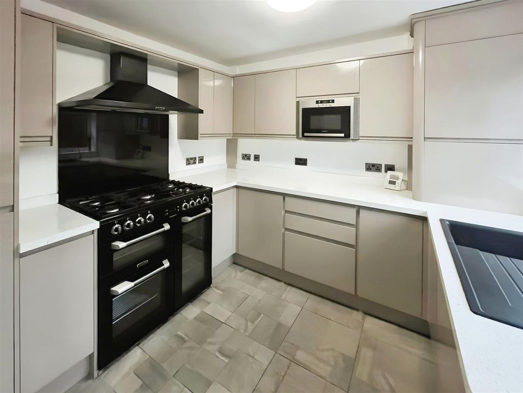 Property photo 3 of 13 F315B6Bd-7d4Becde-03Ac-4659-8525-4B52E71973E2.Jpeg