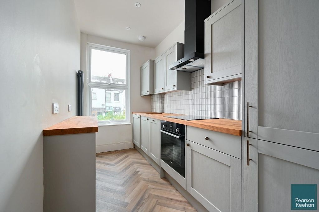 Property photo 2 of 10 Flt2, 80 Westbourne St. Bn3 (7).Jpg