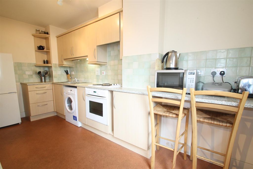 Property photo 2 of 11 Kitchen