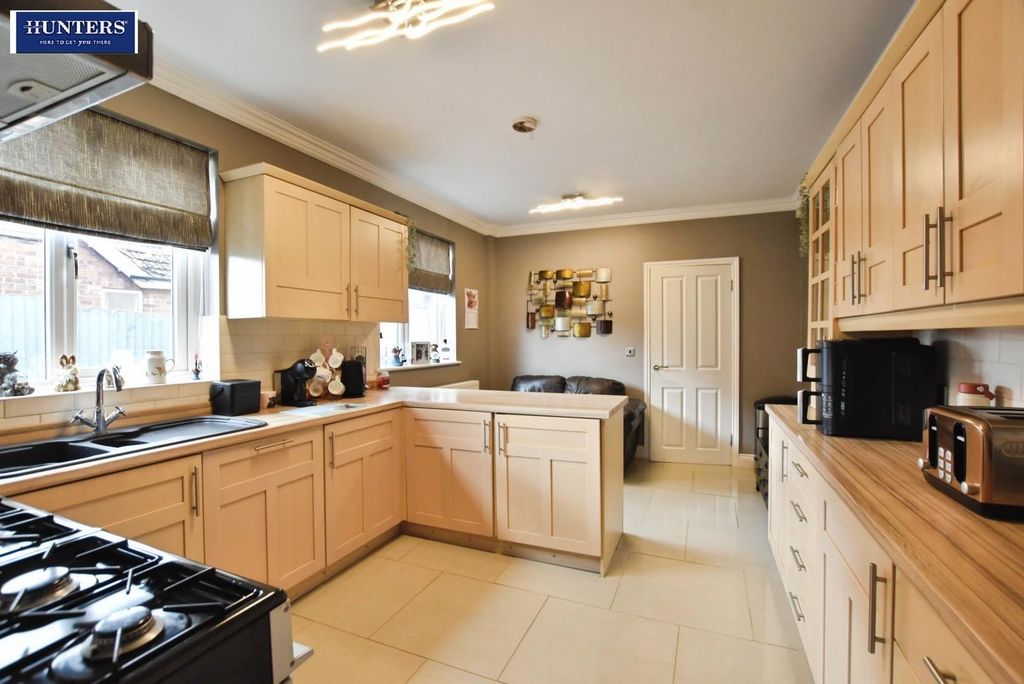 Property photo 2 of 29 Kitchen/Diner