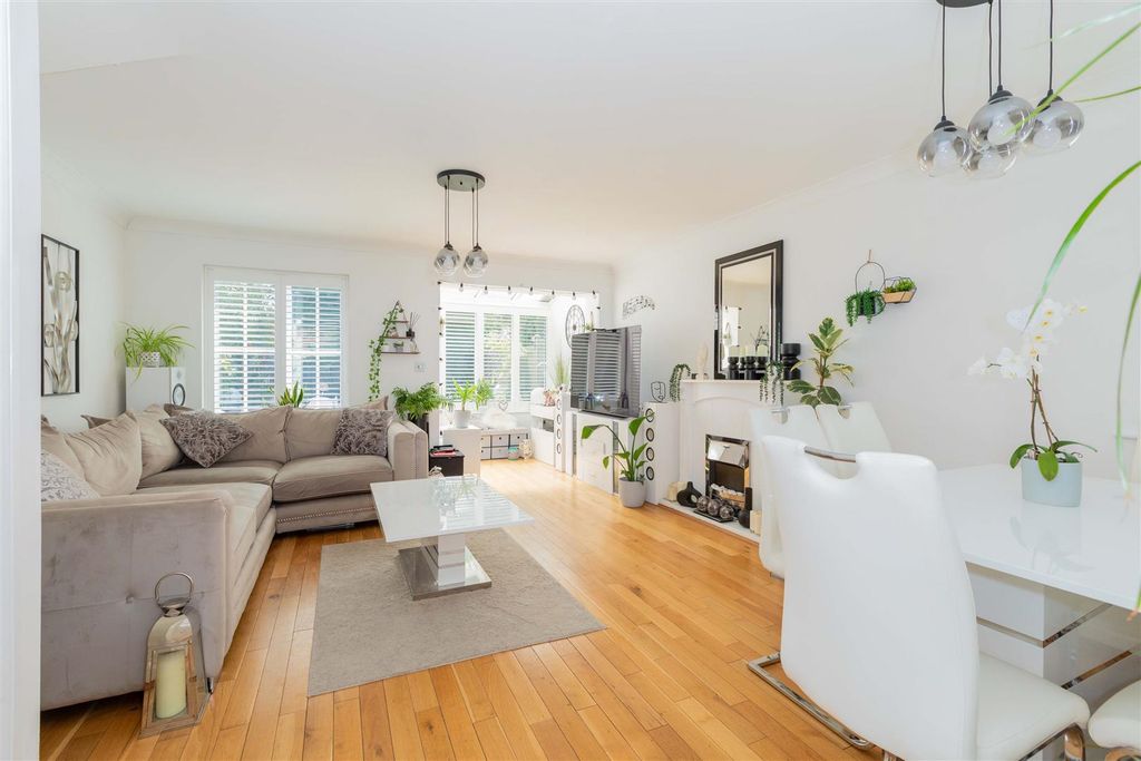 Property photo 2 of 23 37 Crofthill Road-15.Jpg